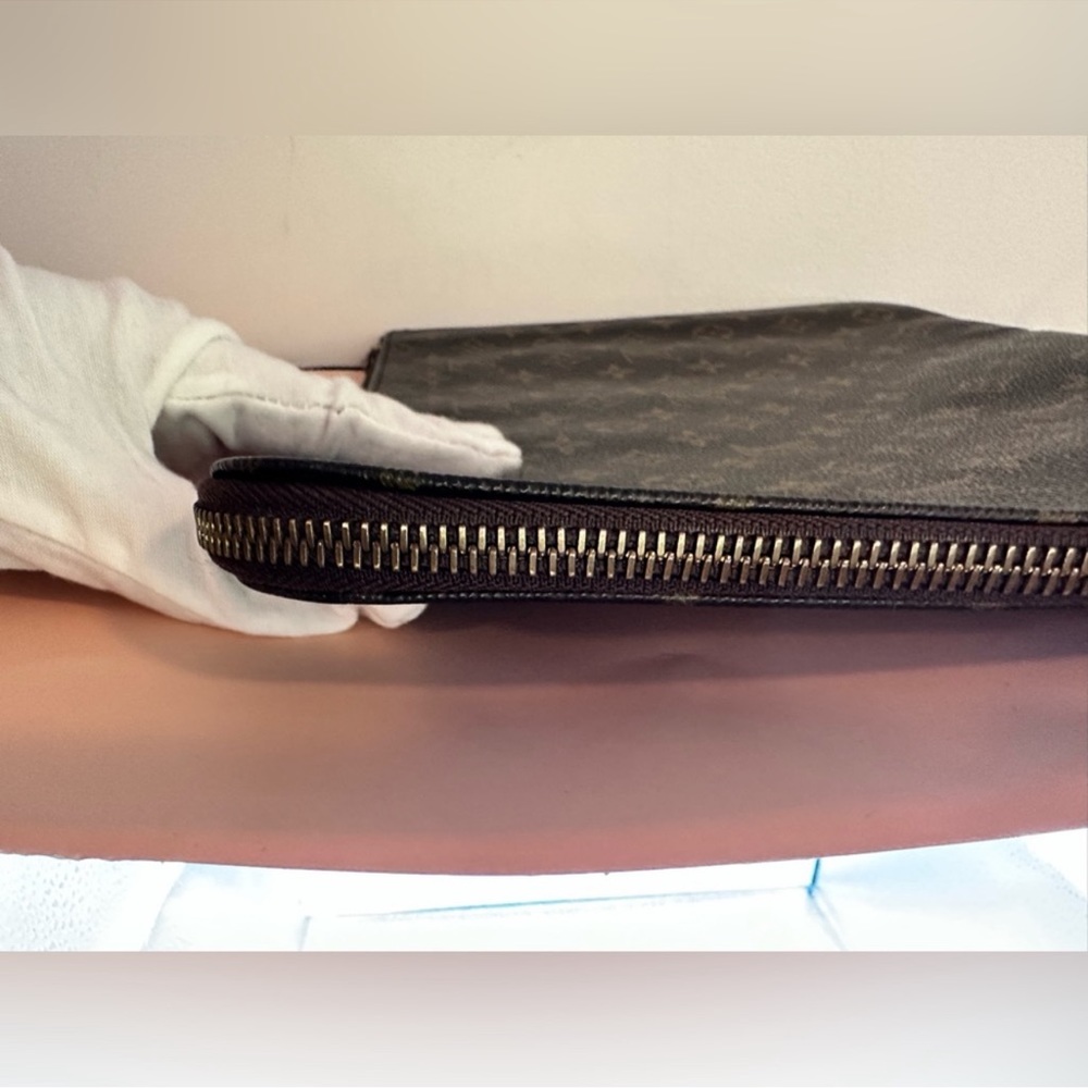 Louis Vuitton Zip Portfolio *RARE* - Picture 11 of 15
